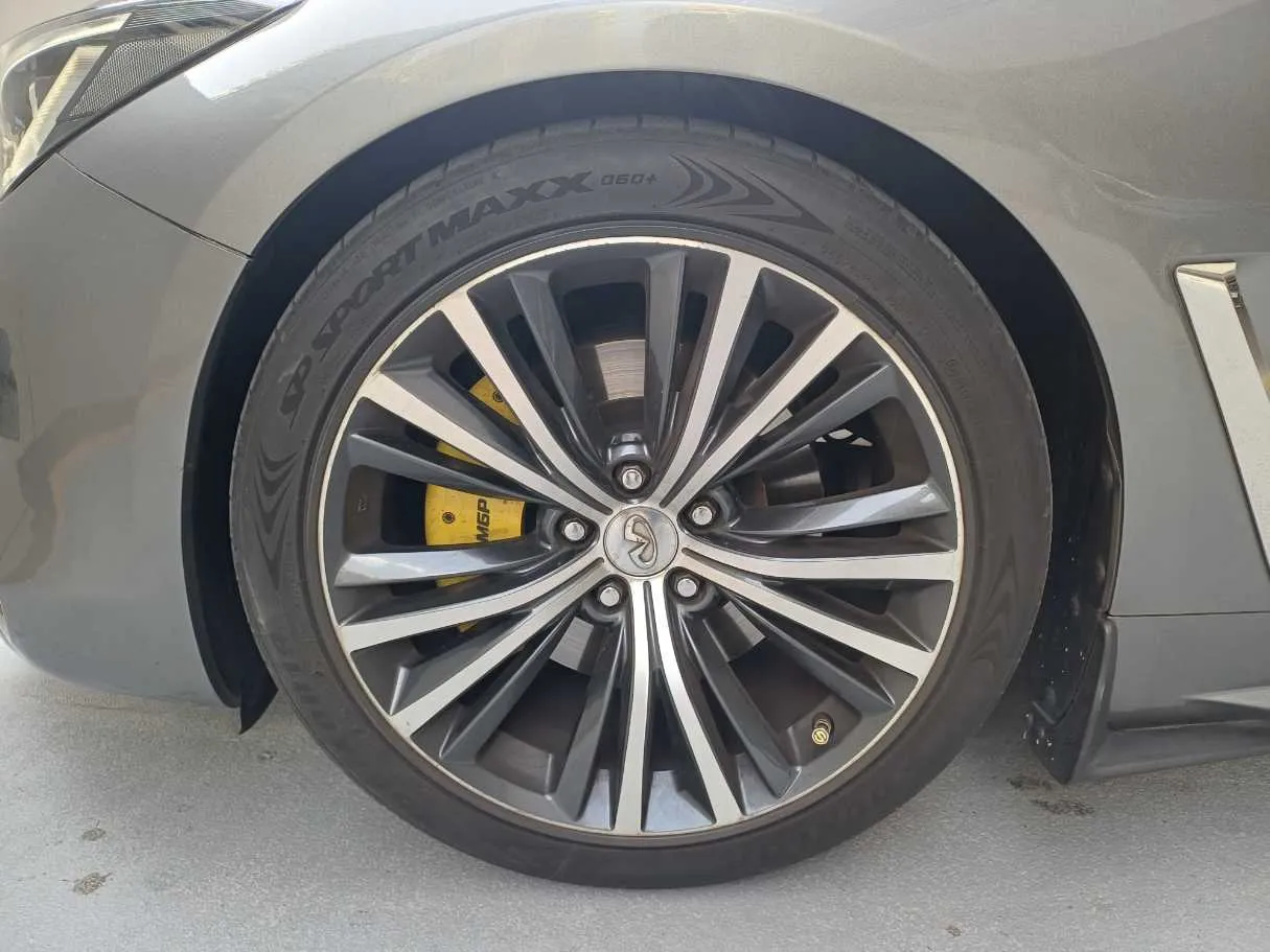 Car image 9