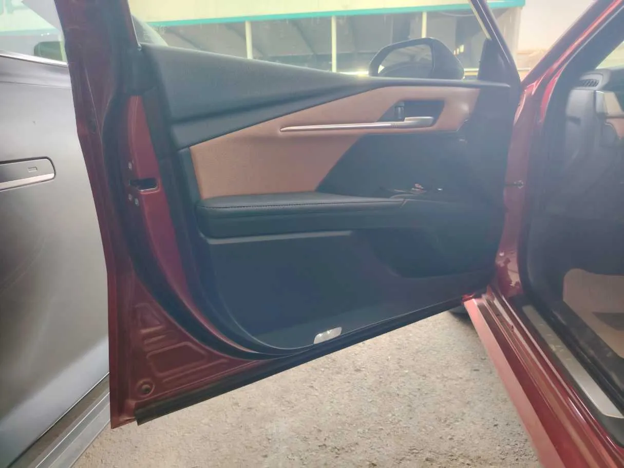 Car image 13