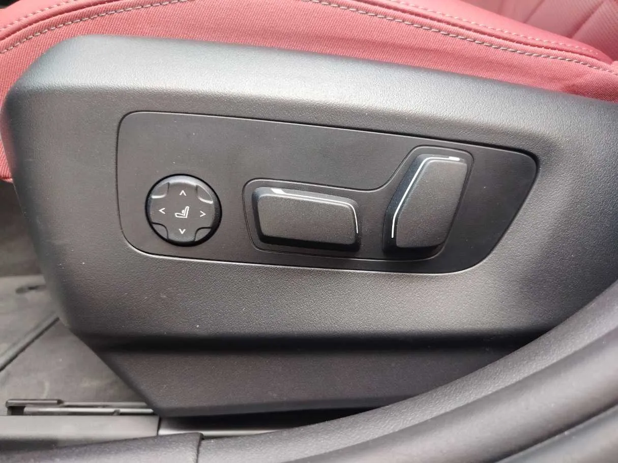 Car image 29