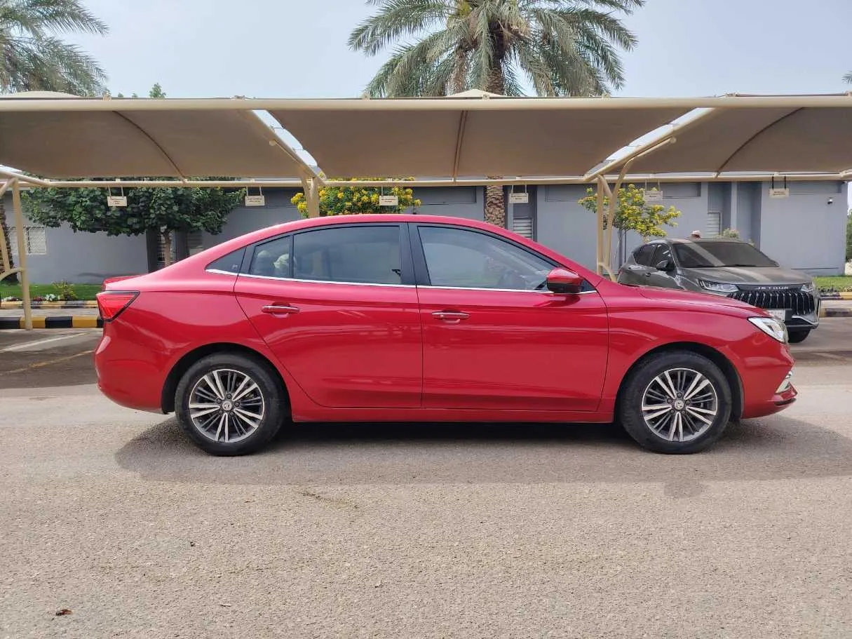 Car image 4