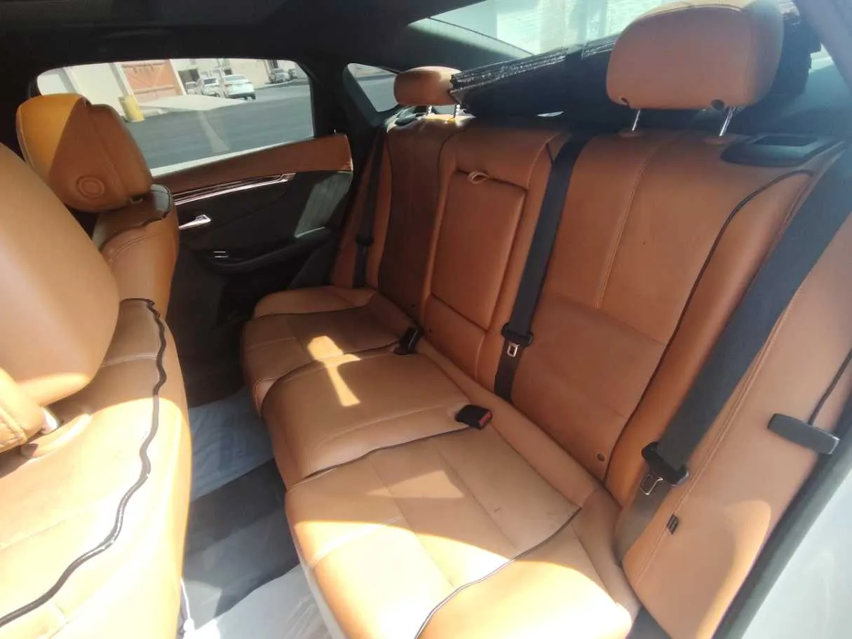 Car image 17