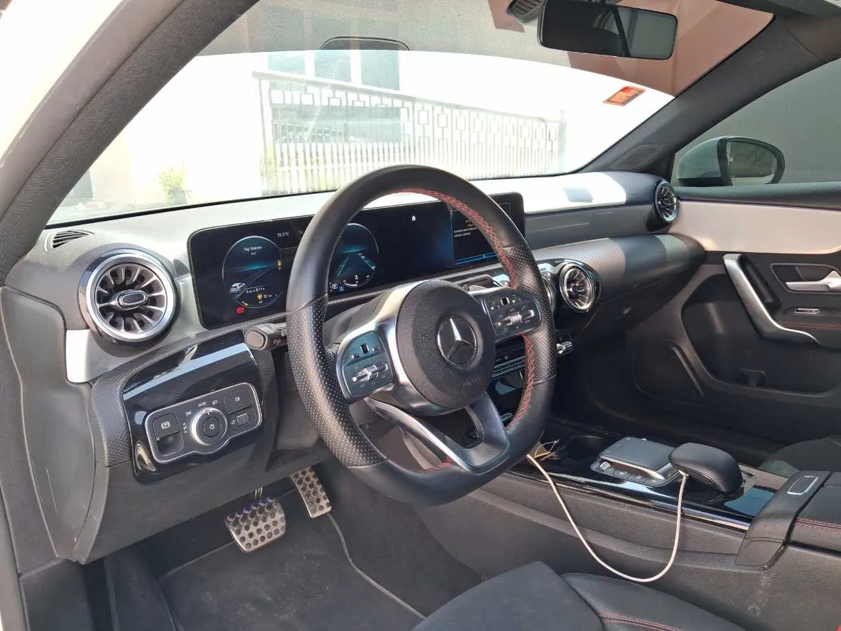Car image 11