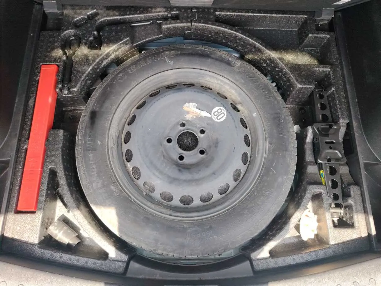 Car image 35