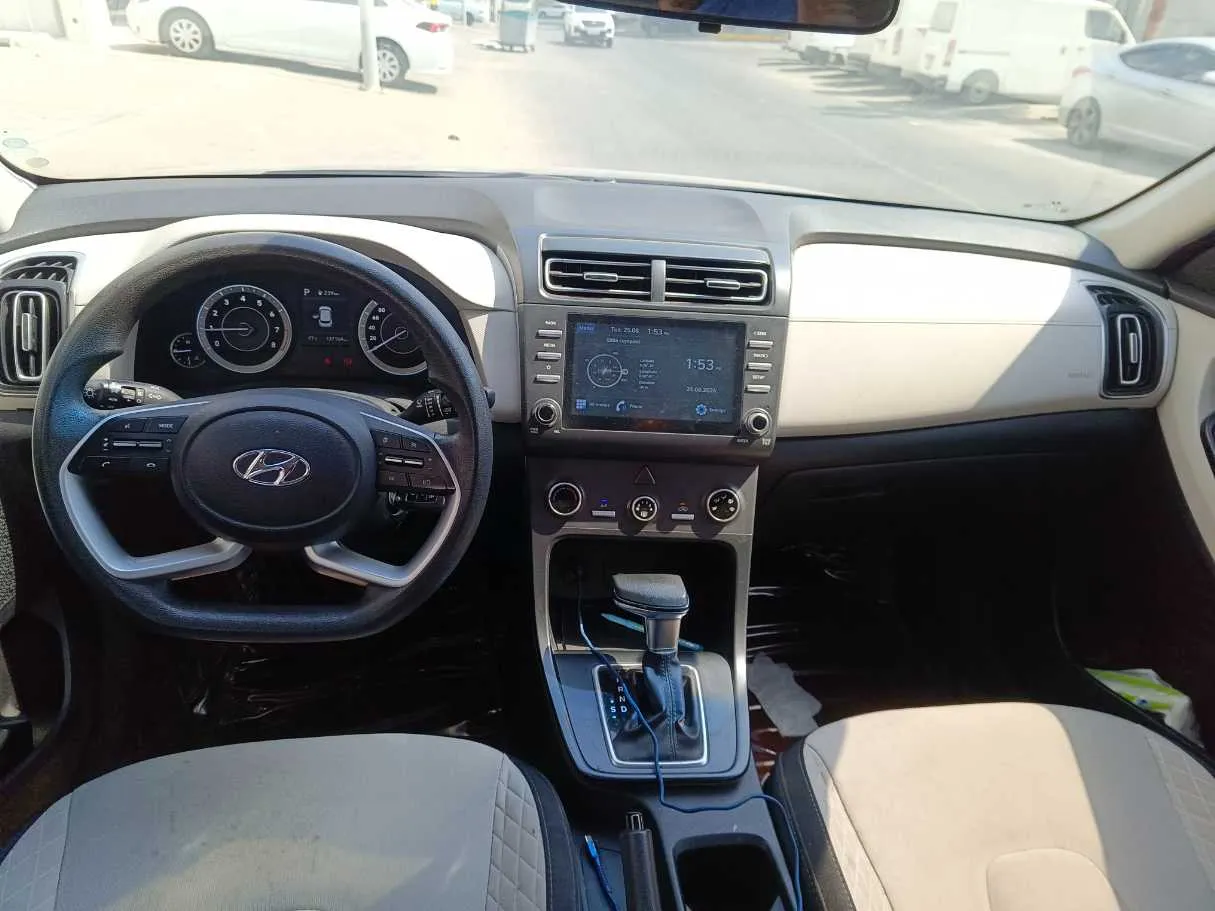 Car image 19