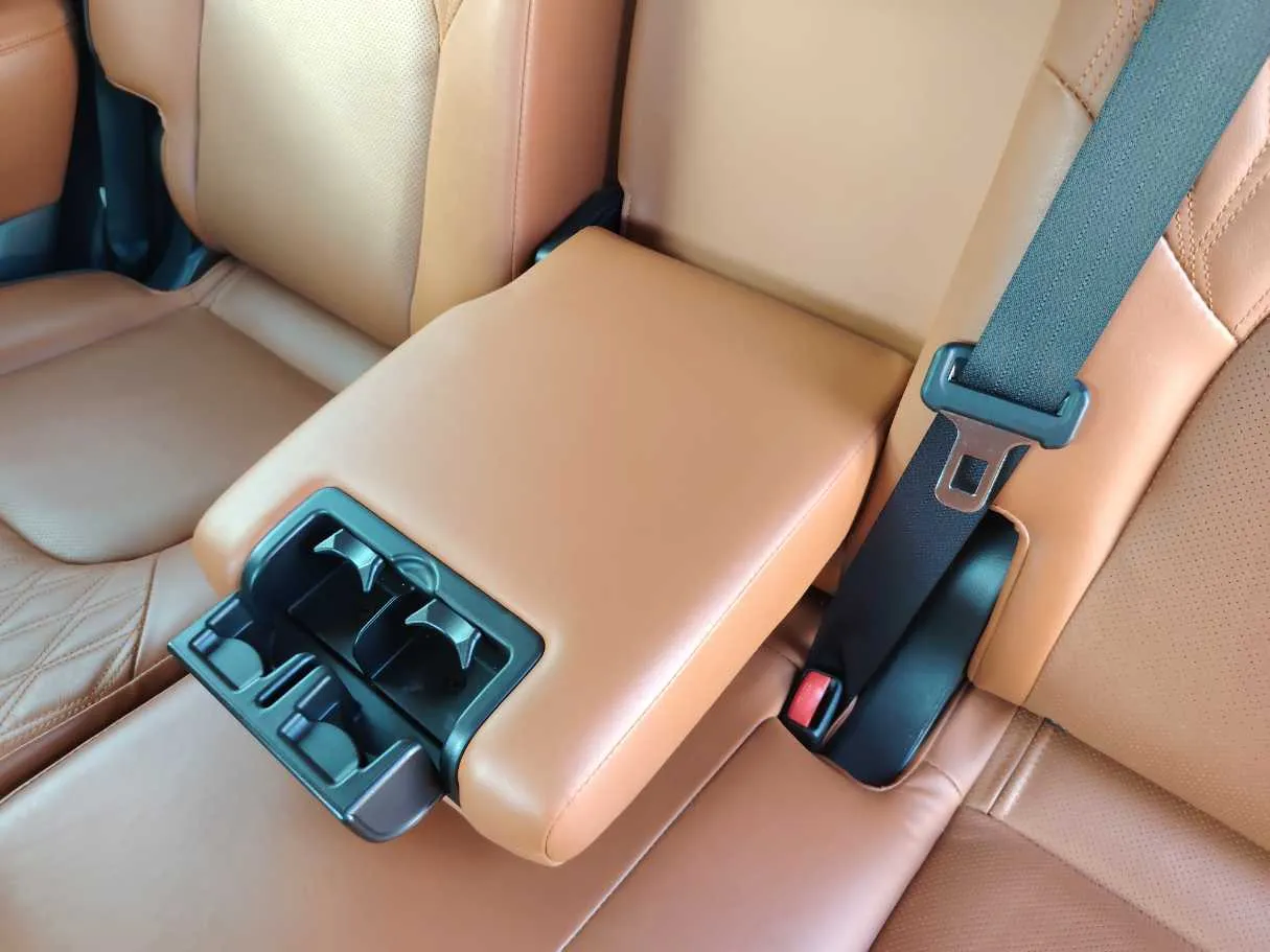 Car image 32