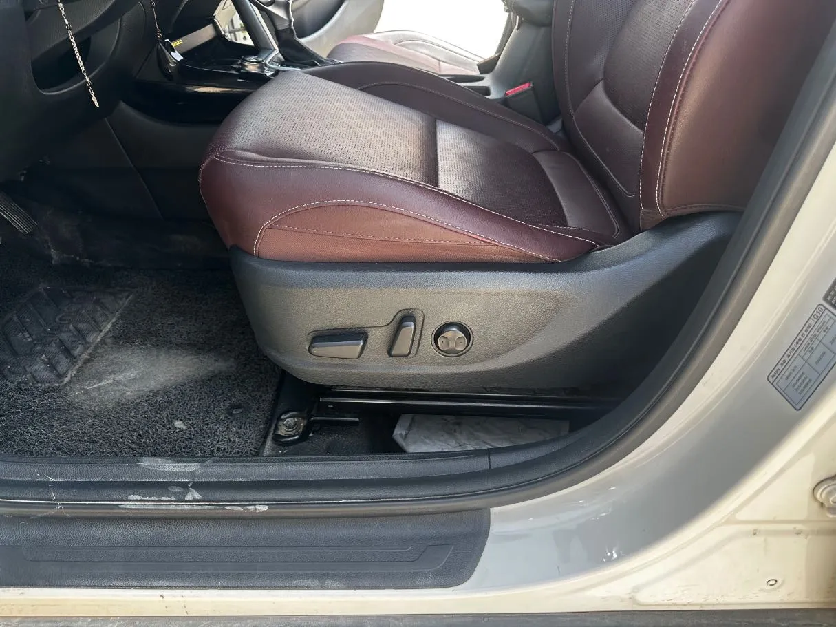 Car image 27