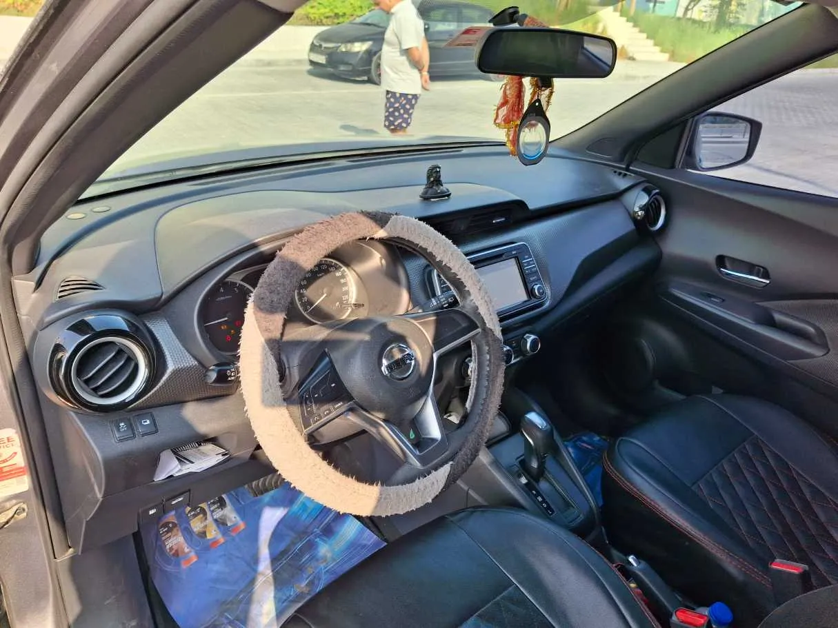 Car image 11