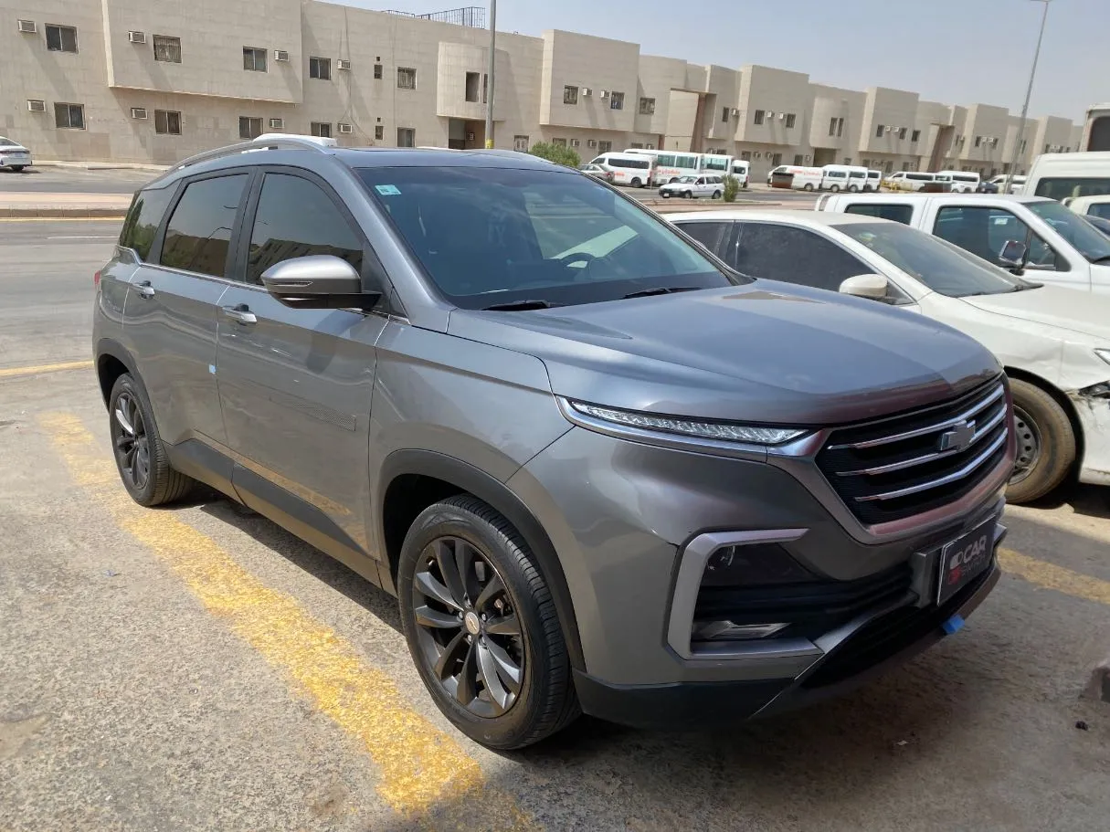 Car image 3