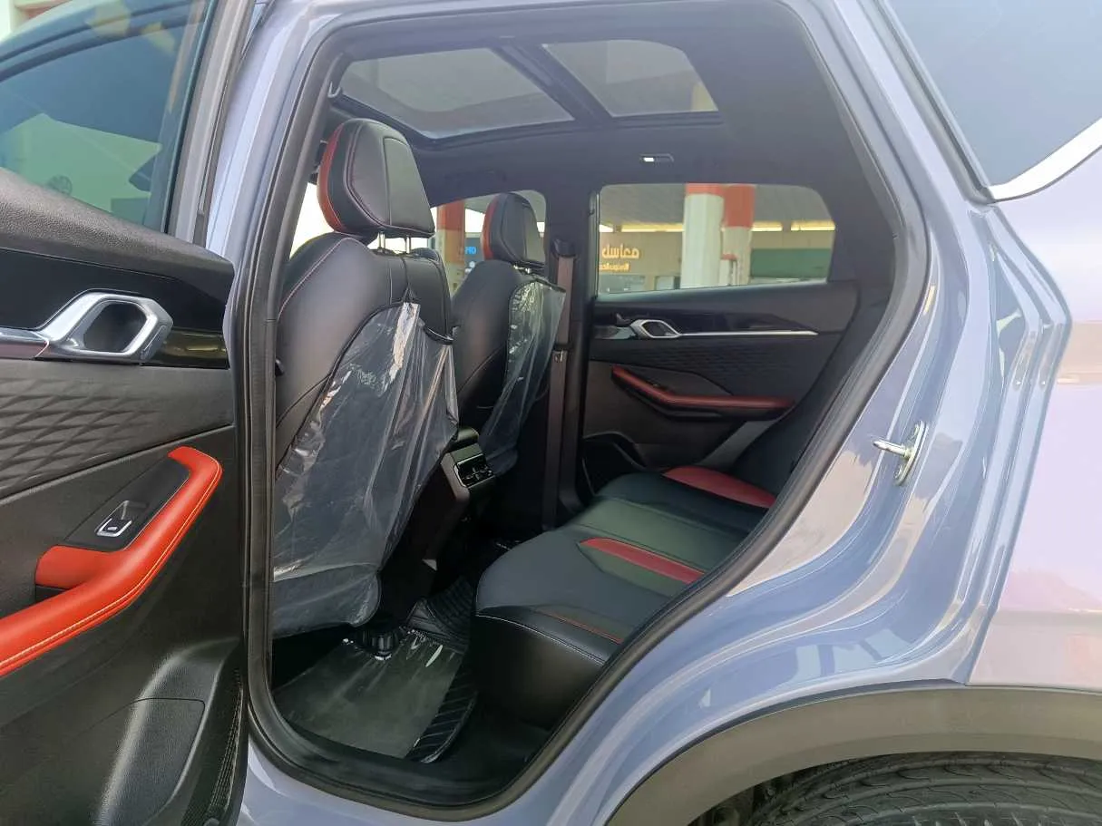 Car image 19