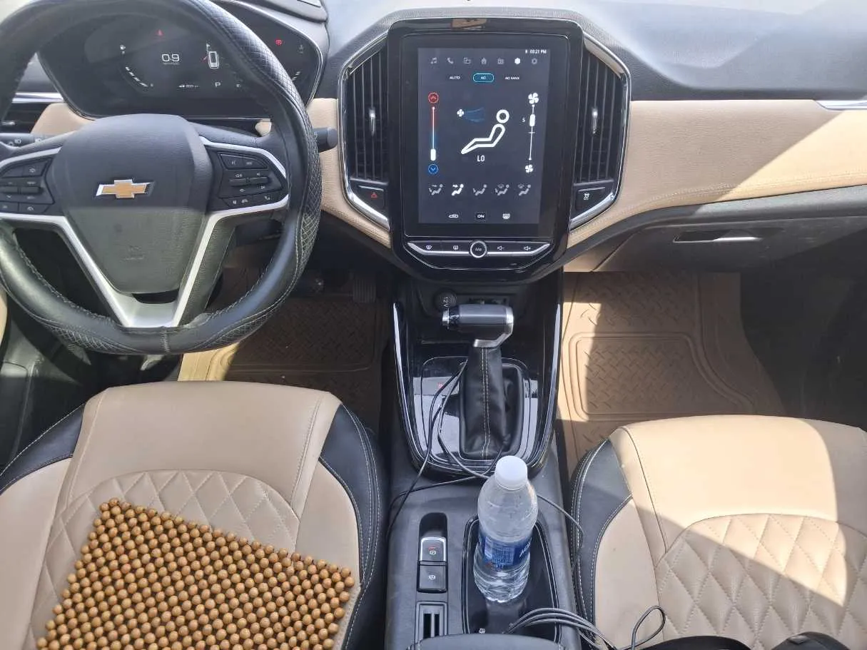 Car image 18