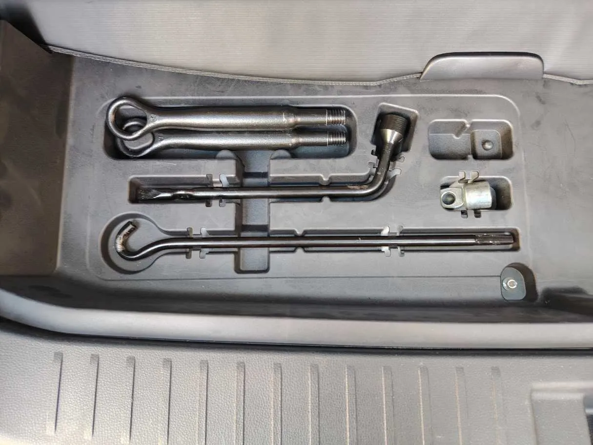 Car image 39