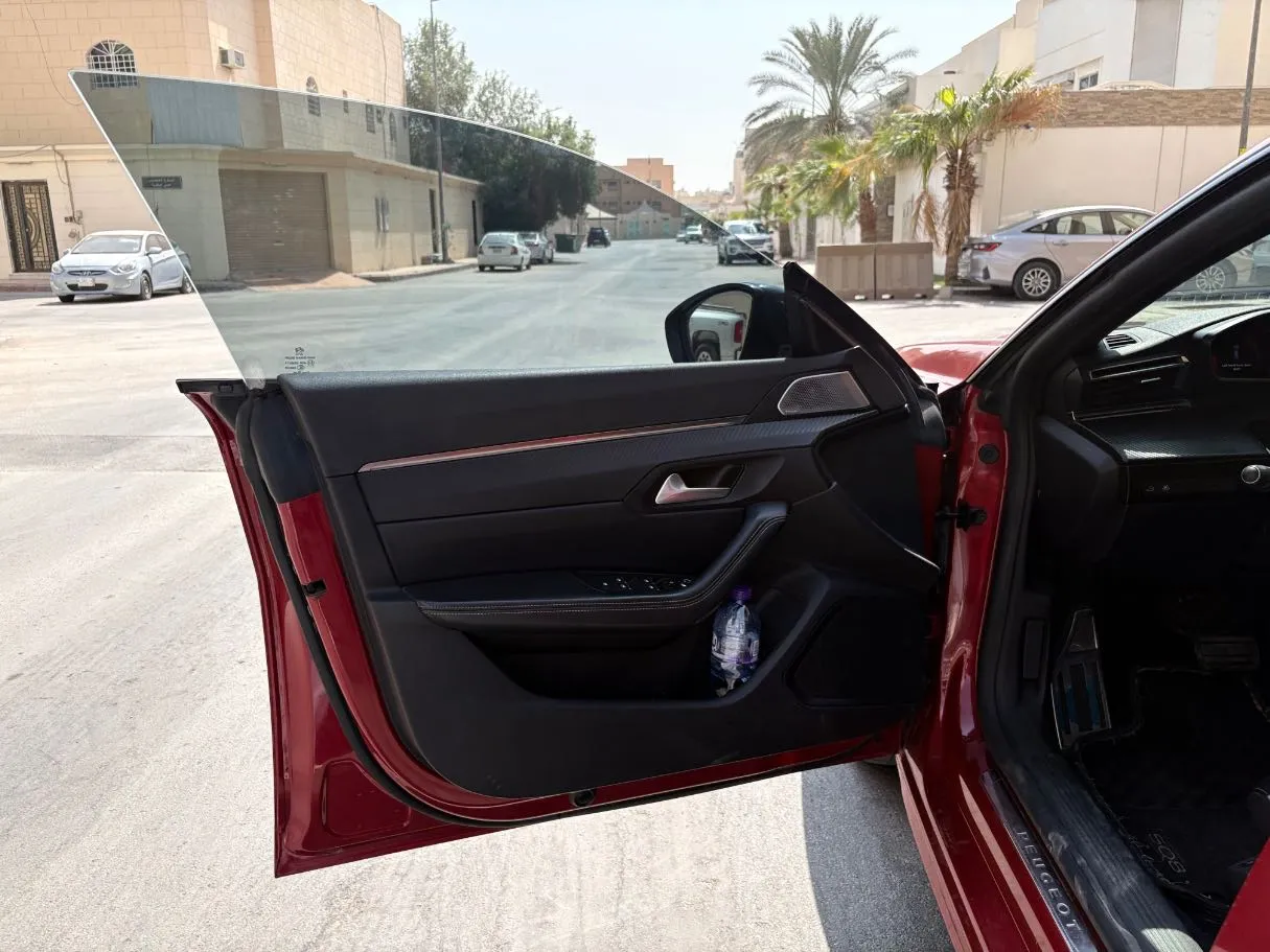 Car image 10