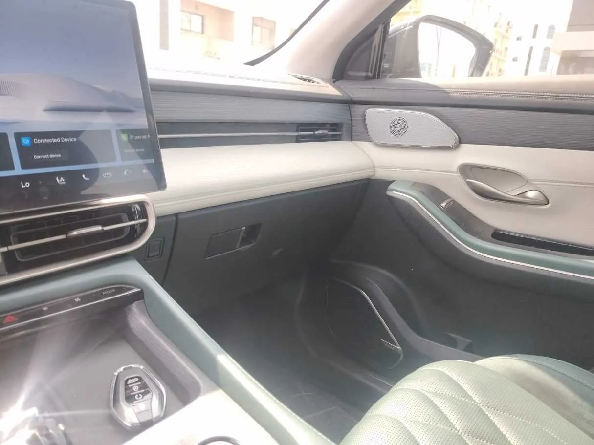Car image 24
