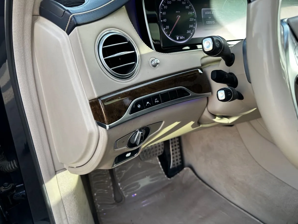 Car image 27