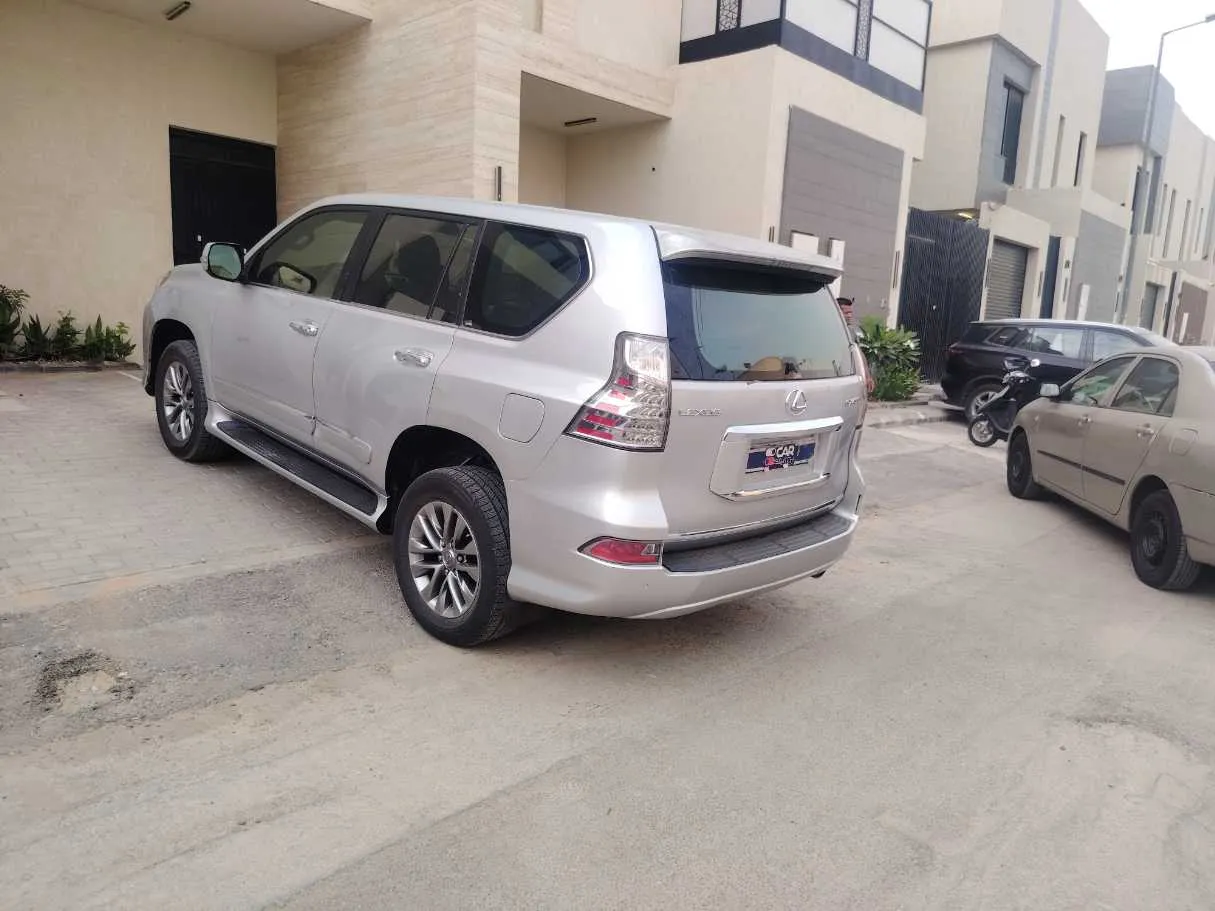 Car image 7
