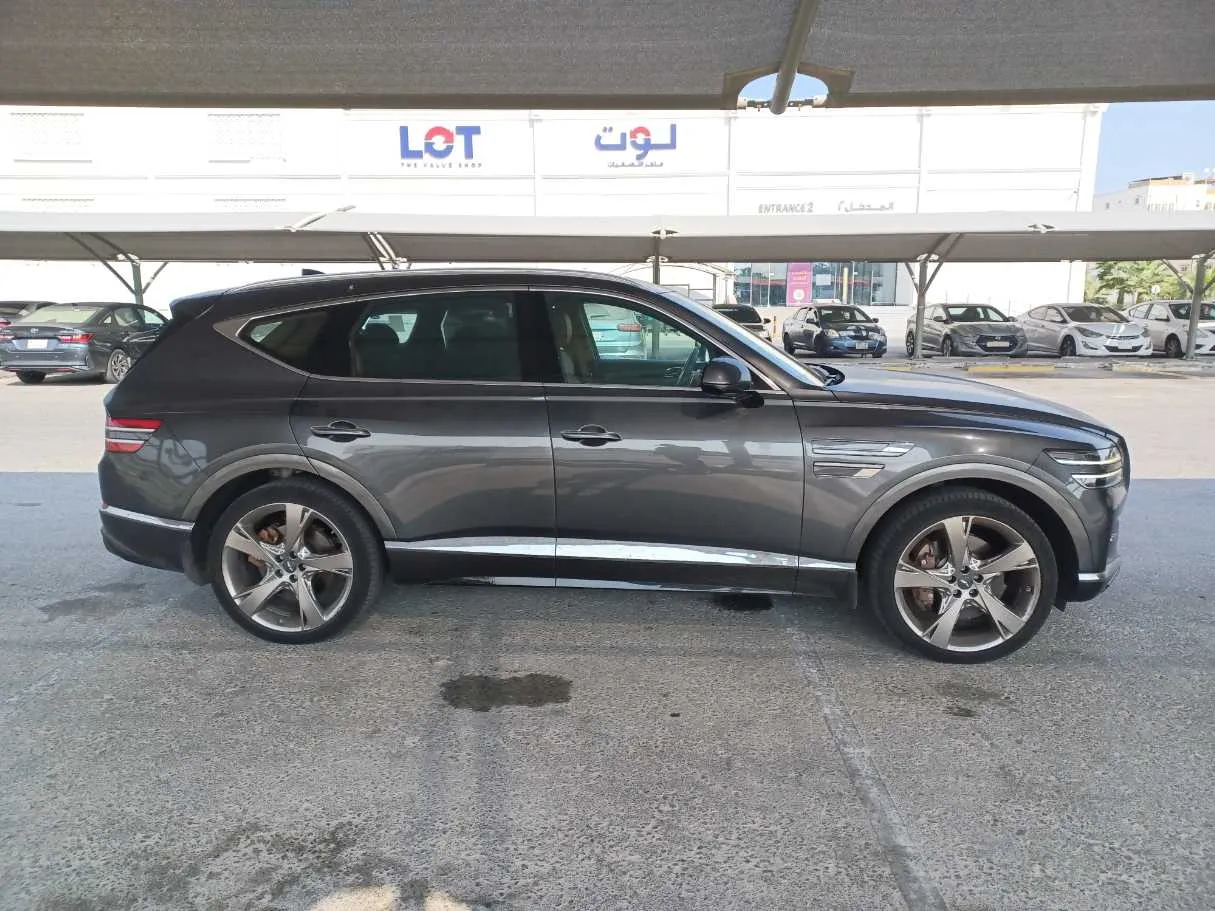 Car image 4