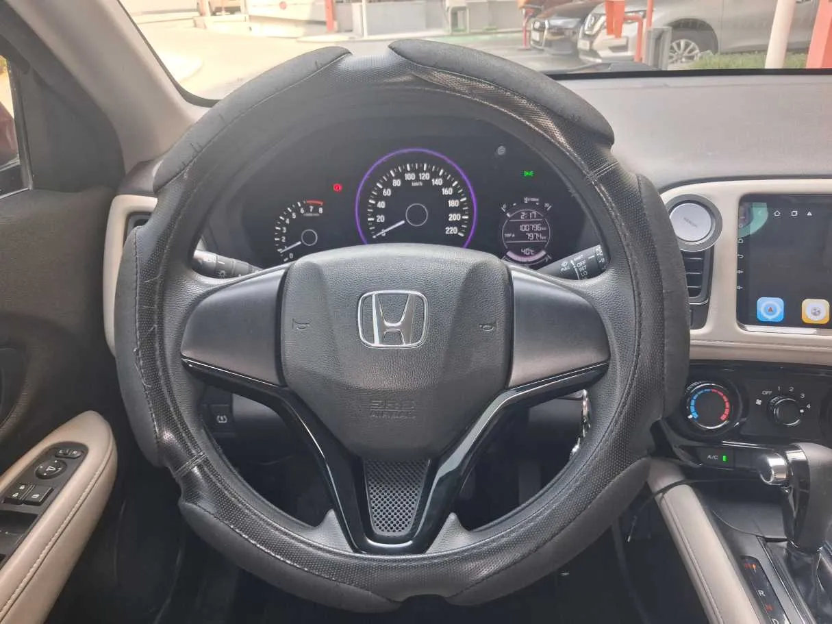 Car image 17