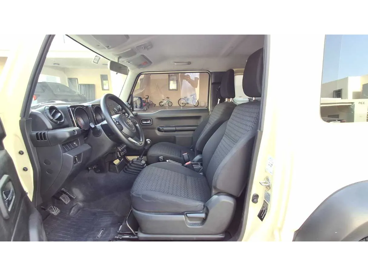 Car image 12