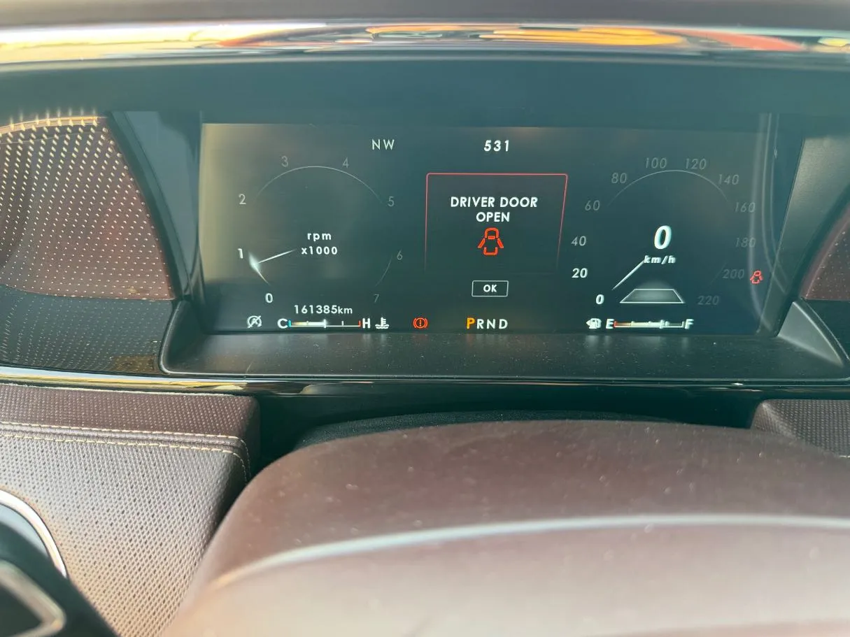 Car image 23
