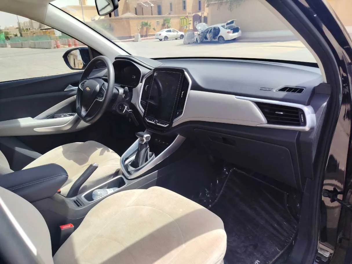 Car image 14
