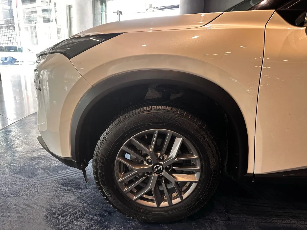 Car image 8