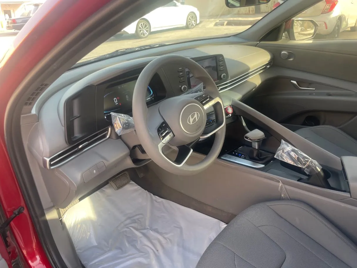 Car image 11