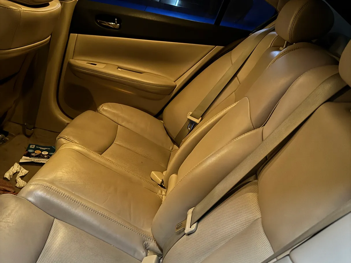 Car image 12
