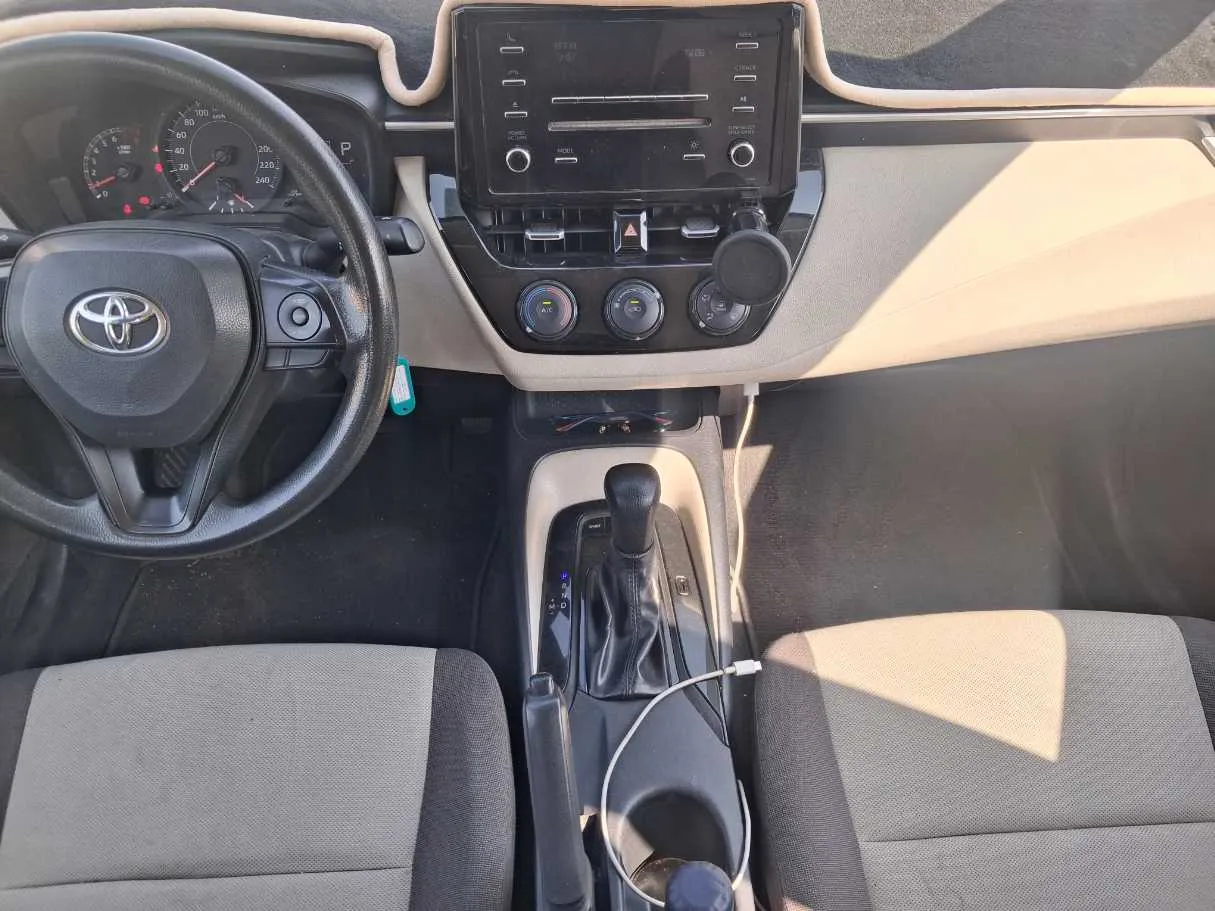 Car image 16