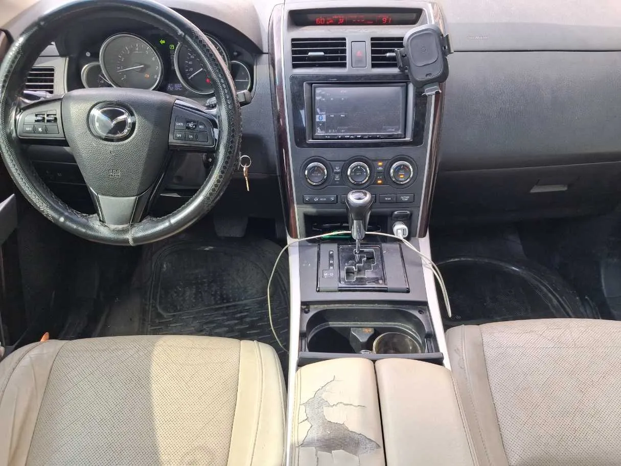 Car image 16