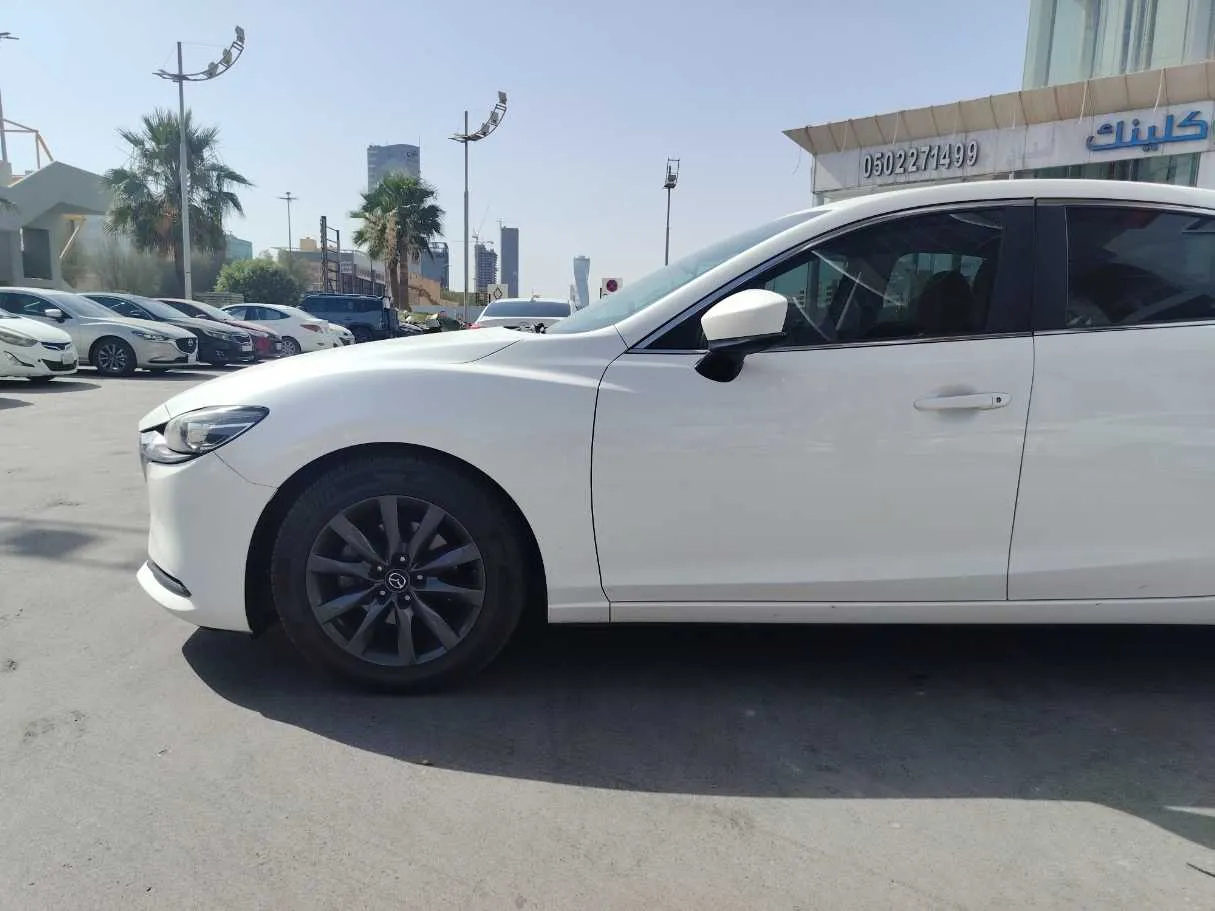 Car image 9
