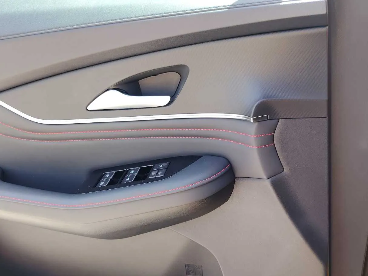 Car image 32