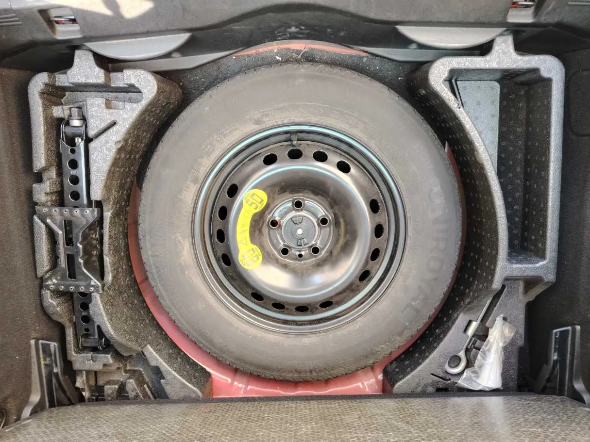 Car image 30