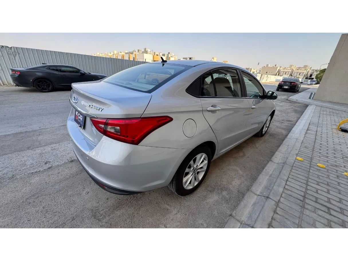 Car image 5