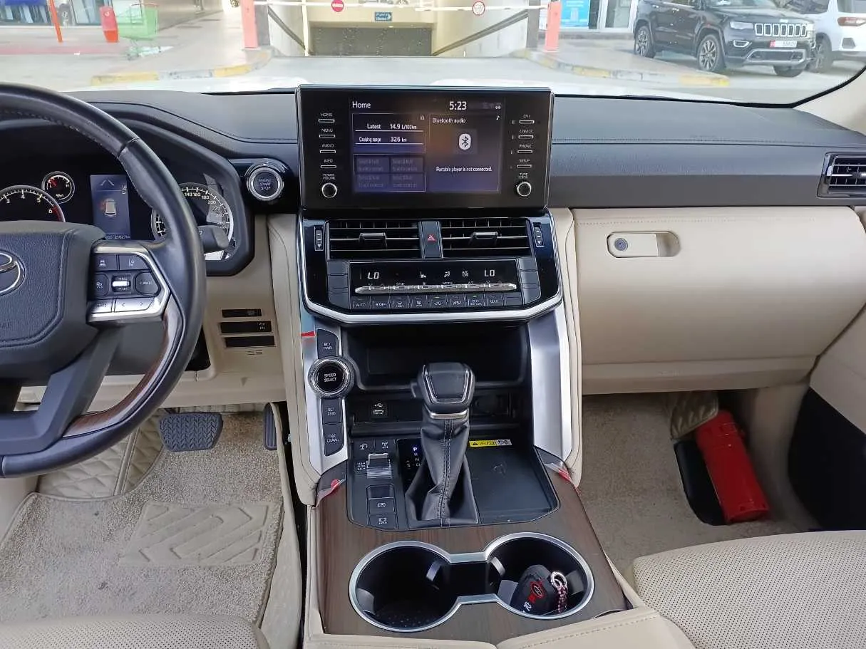 Car image 18