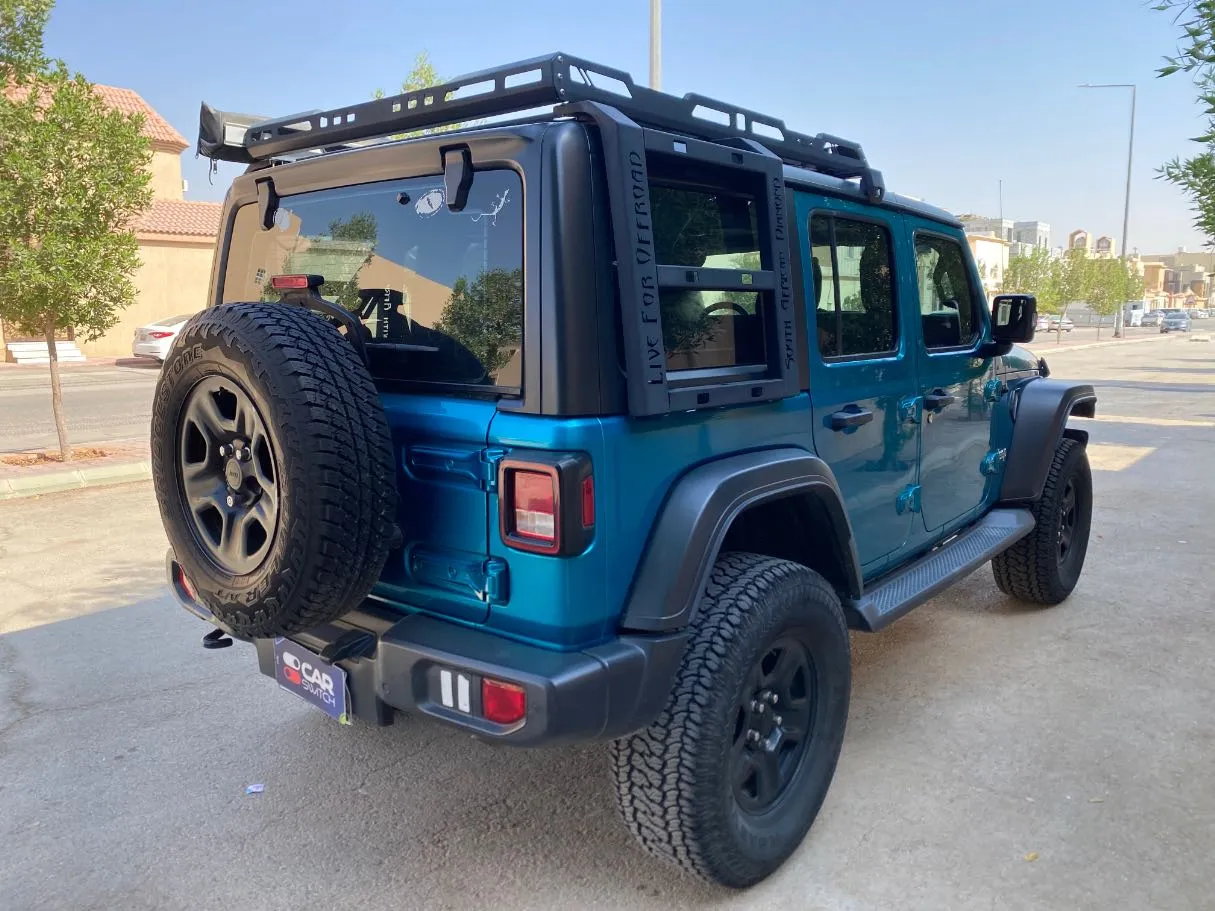 Car image 5