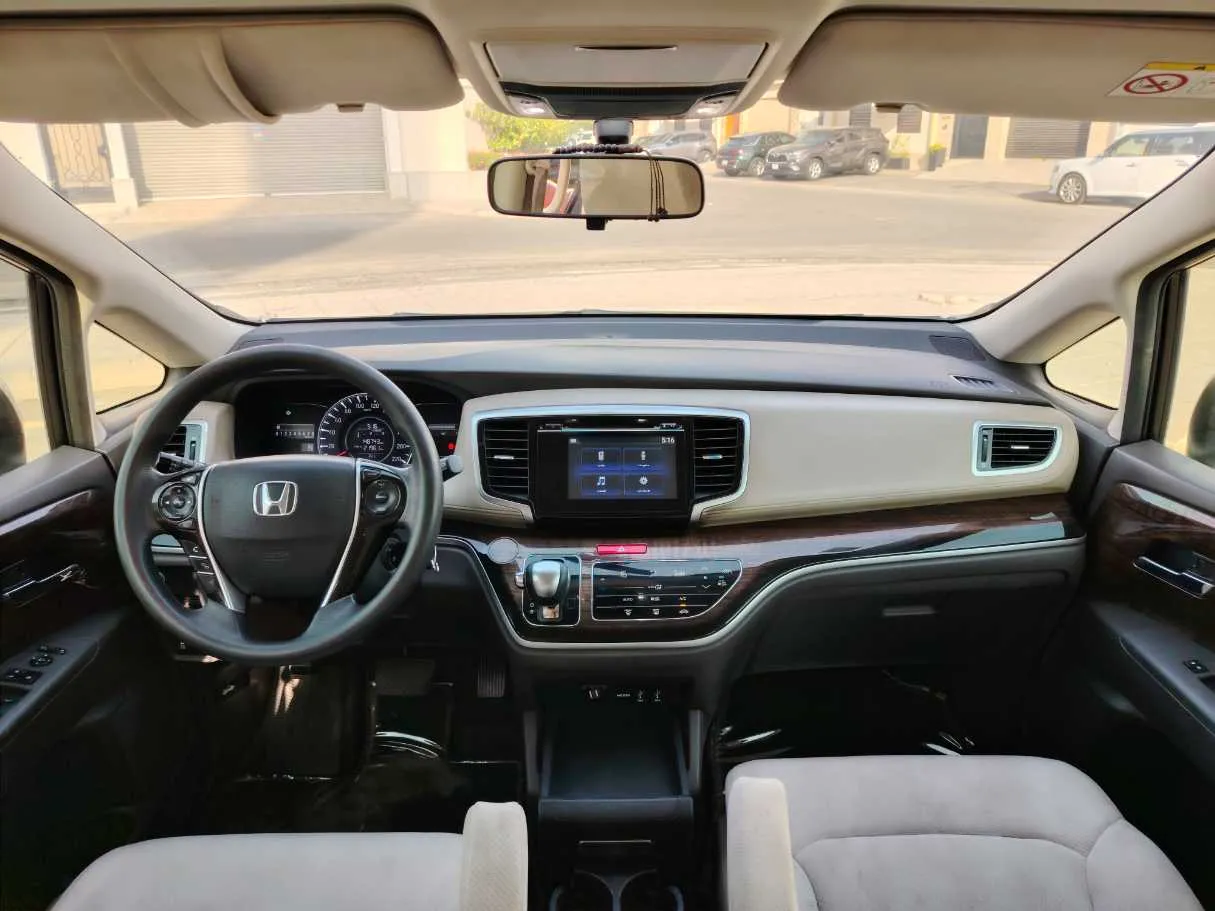 Car image 17