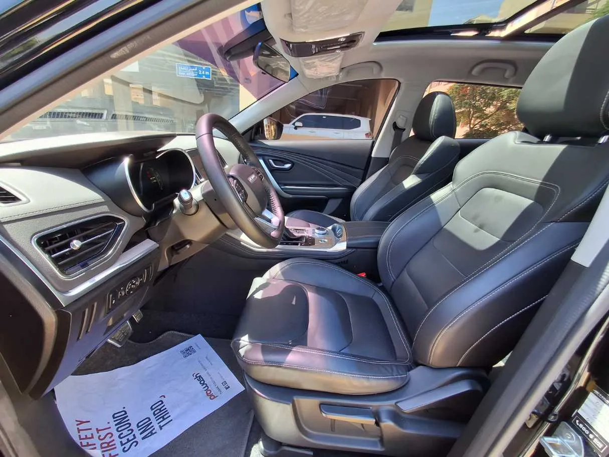 Car image 12