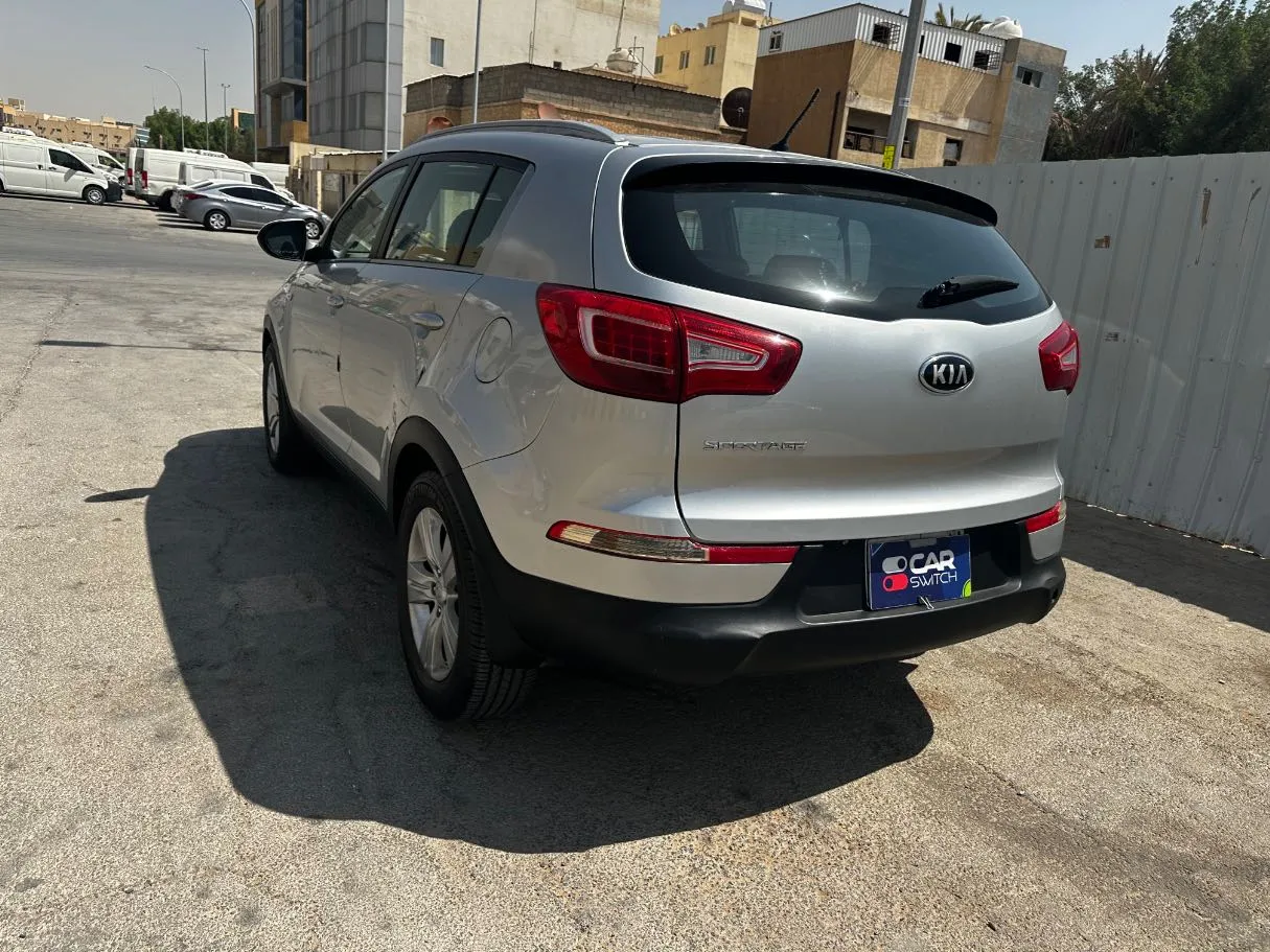 Car image 7