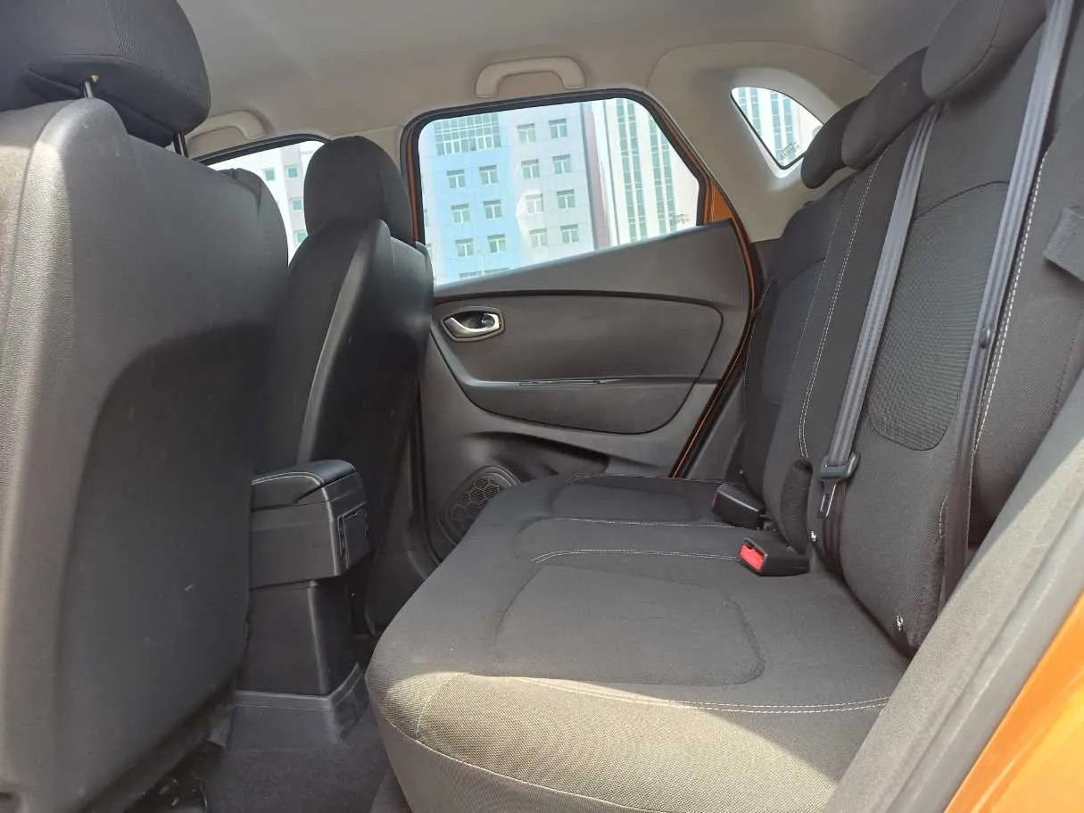 Car image 13