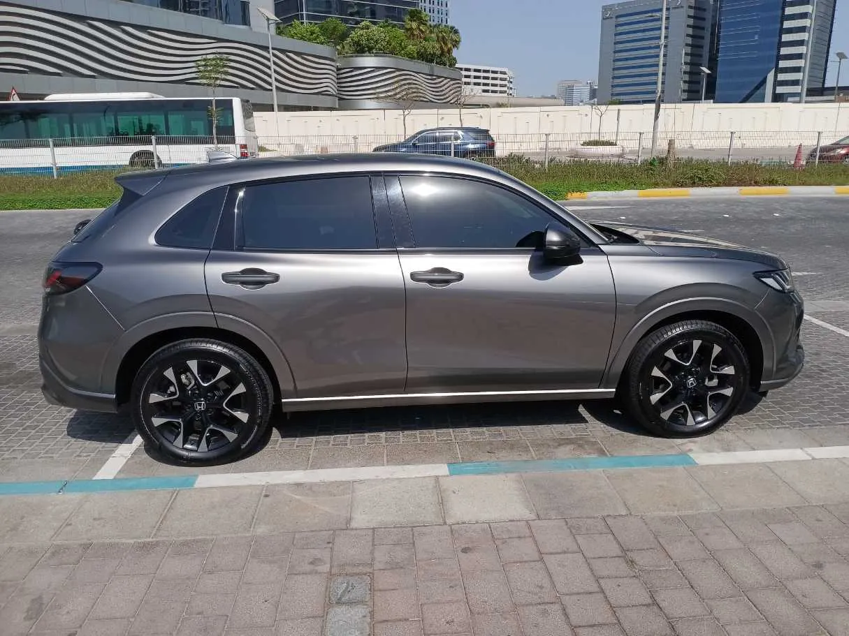 Car image 8