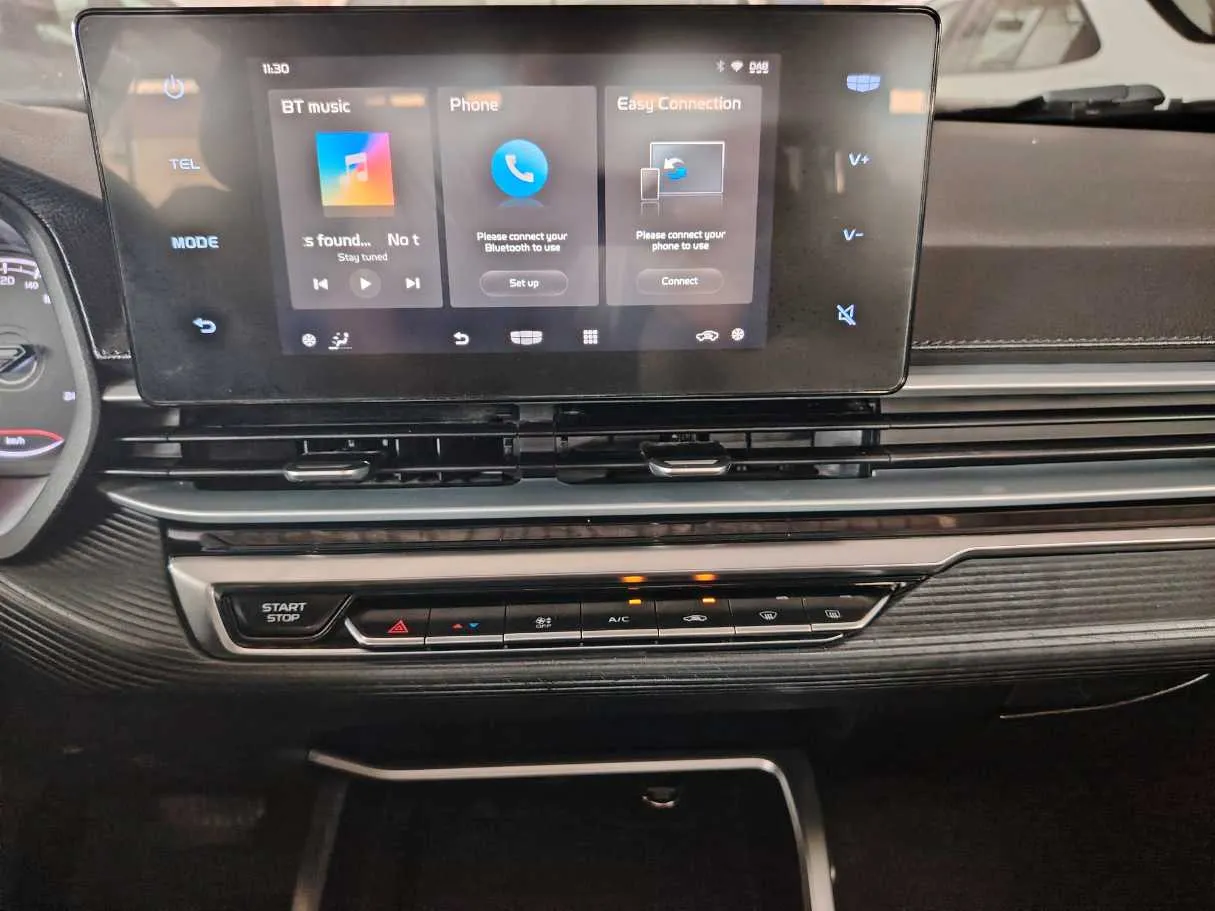 Car image 19