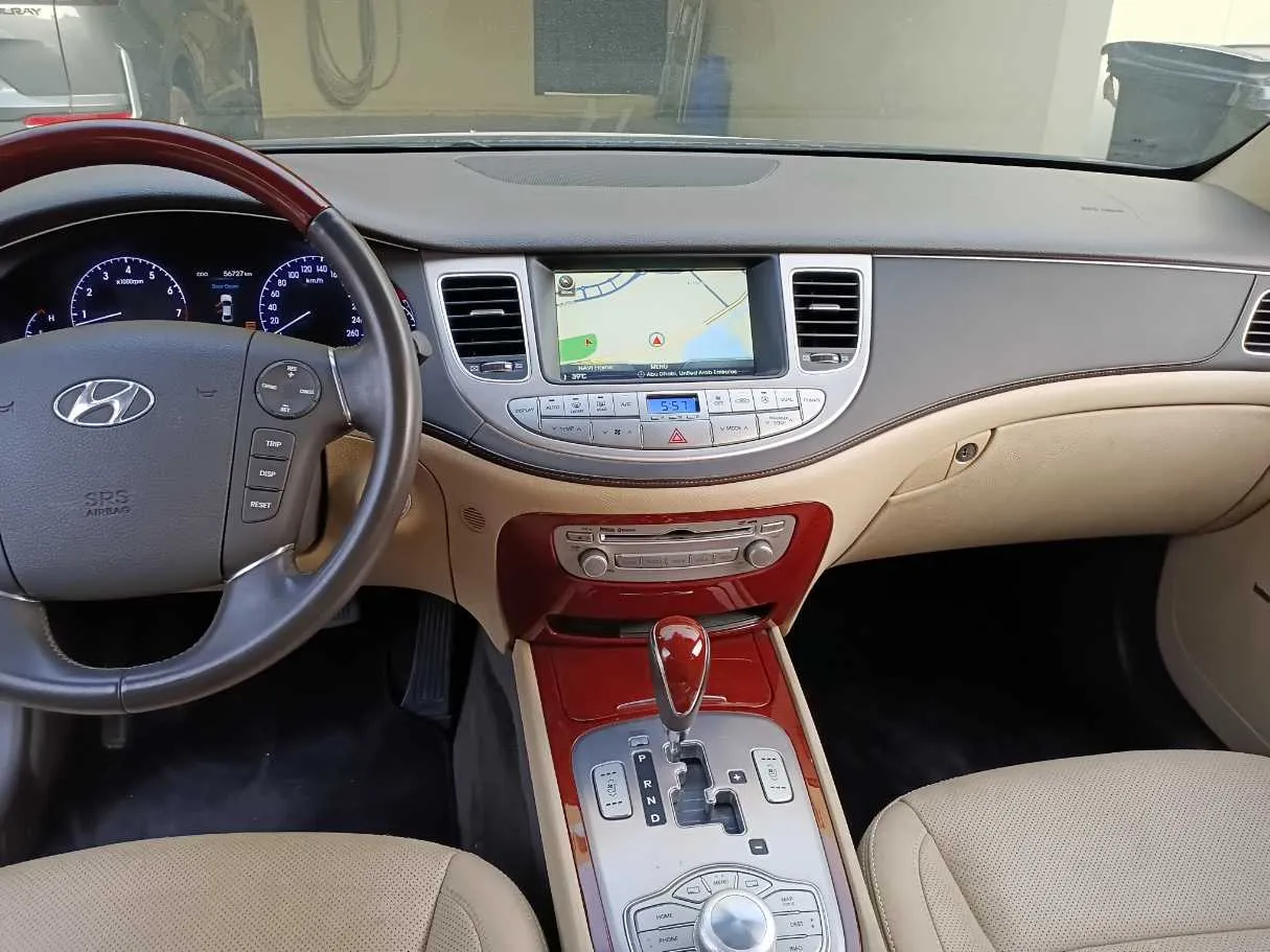 Car image 15