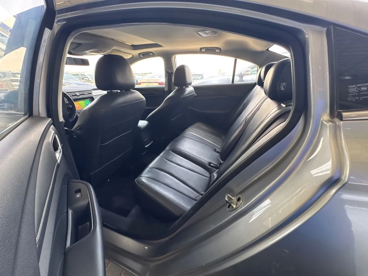 Car image 16
