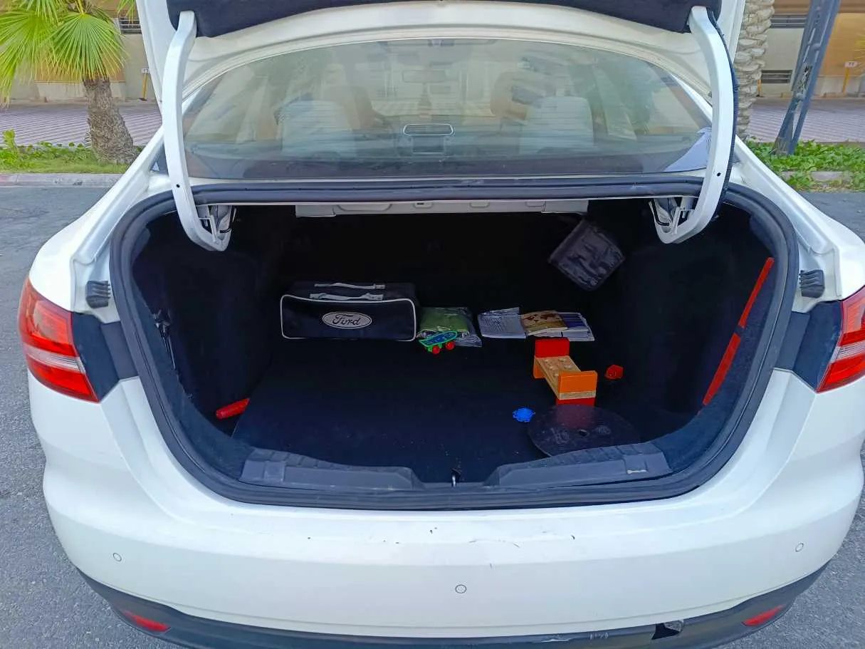Car image 28