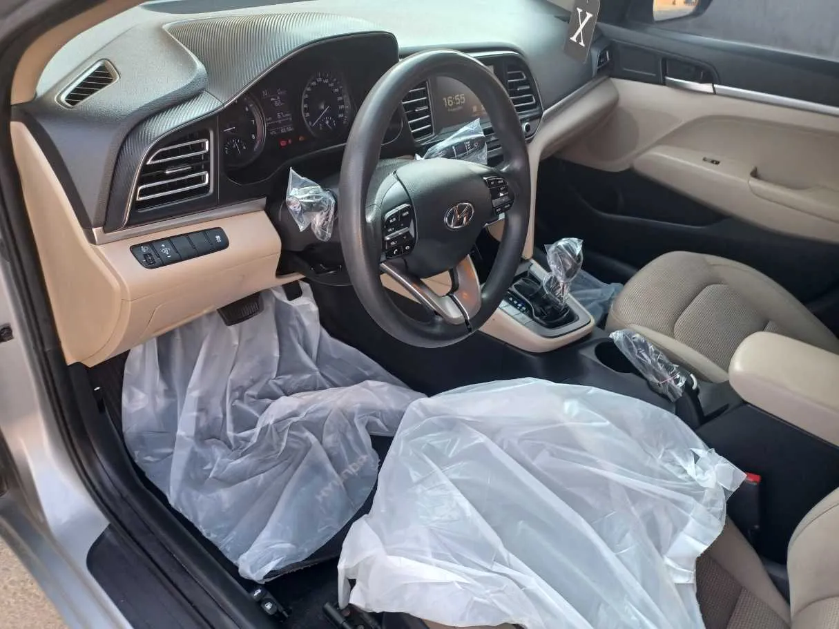 Car image 12