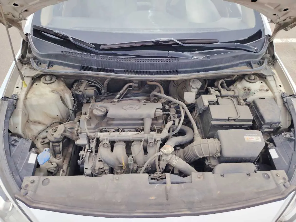 Car image 26