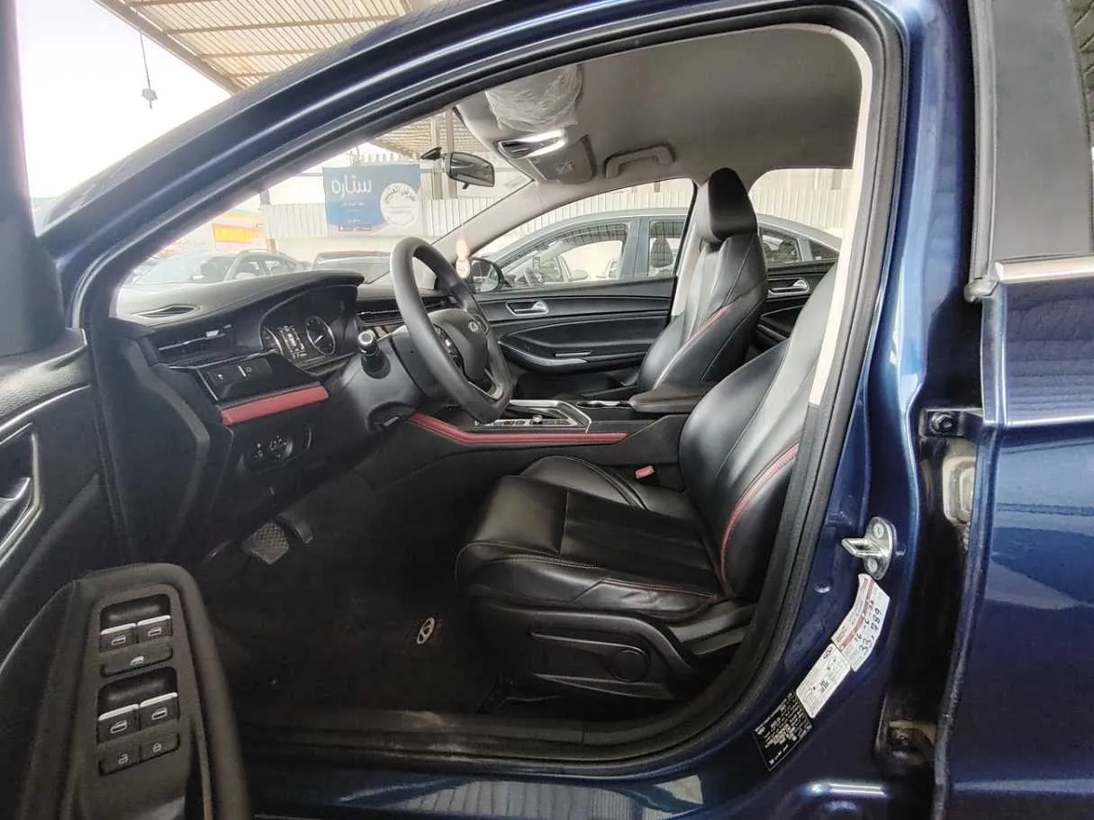 Car image 14