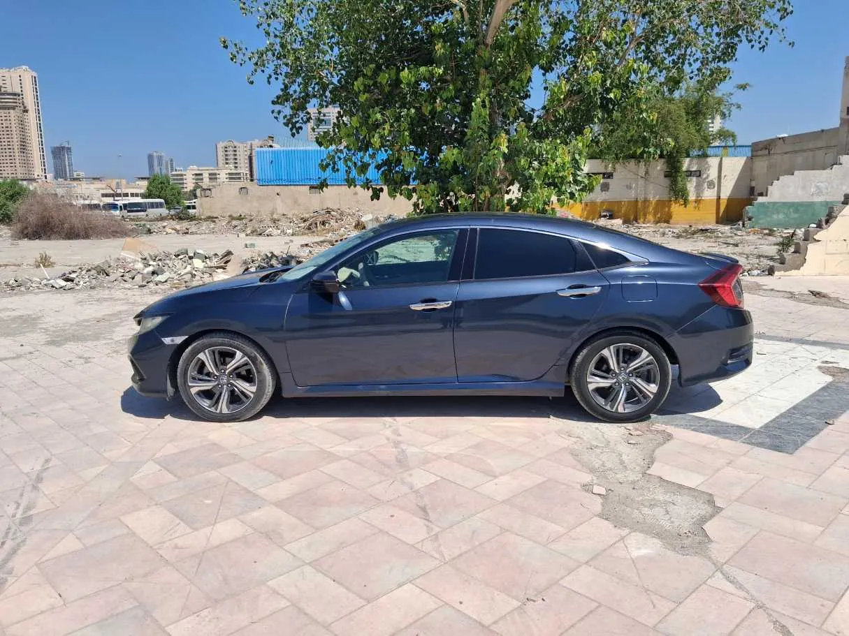 Car image 4