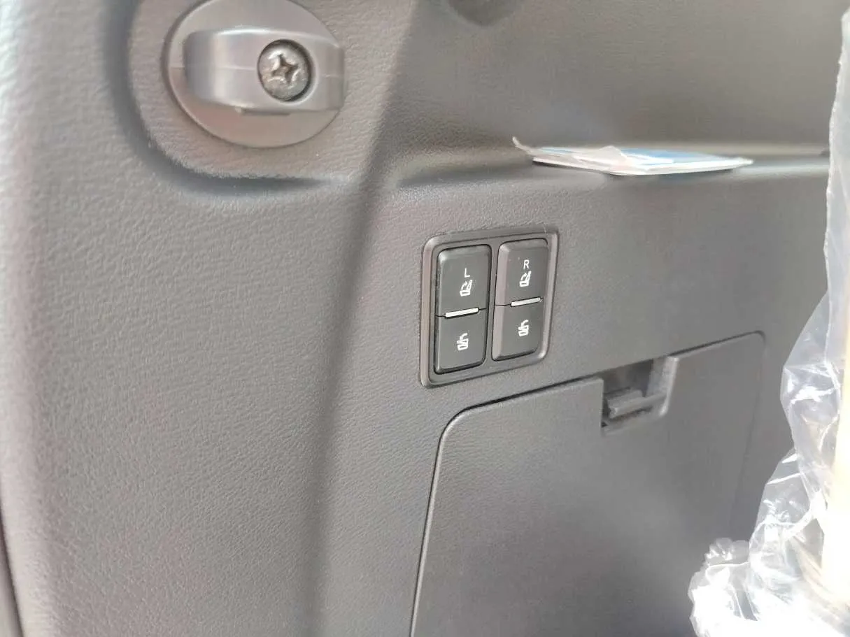 Car image 36