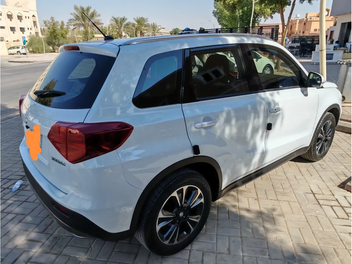 Car image 14
